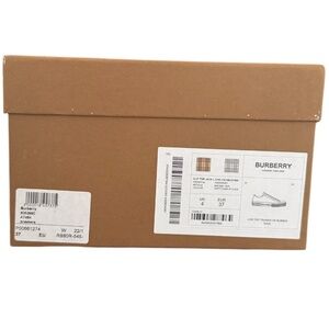 Burberry Empty Box
Brown and light green inside